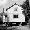 Flyttning av hus på norr.
27 september 1955.