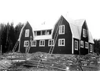 Badhuset i Skog inviges 1924. (Det gamla badhuset var sålt till NTO-templet).