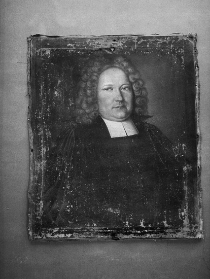 Tavla från 1700-talet föreställande okänd präst. Före konservering.