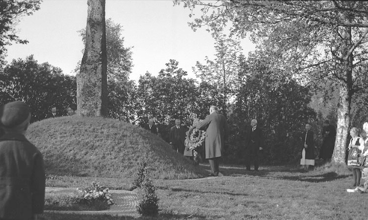 Kransnedlägggning på G.O. Hyltén-Cavallius' grav, Skatelöv.