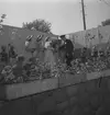 Internationellt på Värendsvallen, 1943. 
Två idrottsmän på Värendsvallen. Den till höger är troligen från Ungern.