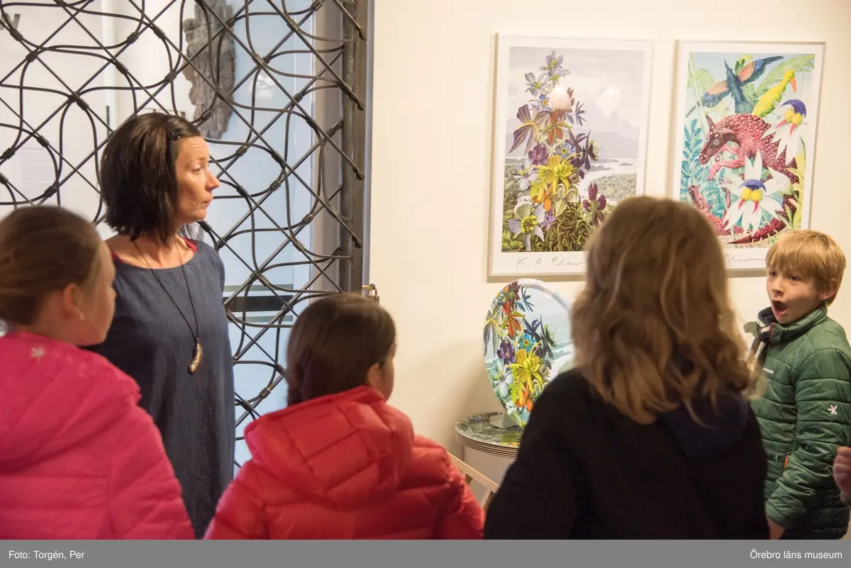 Lillåns Södra skola klass 4b besöker länsmuseet. "Hela universum är du" Ett samarbete mellan konstnären
Cecilia Meyer, Rädda Barnen och Region Örebro.
