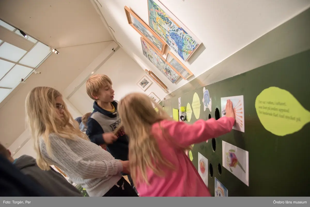 Lillåns Södra skola klass 4b besöker länsmuseet. "Hela universum är du" Ett samarbete mellan konstnären
Cecilia Meyer, Rädda Barnen och Region Örebro.