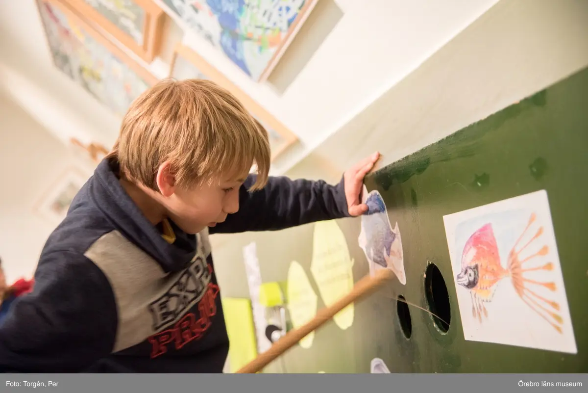 Lillåns Södra skola klass 4b besöker länsmuseet. "Hela universum är du" Ett samarbete mellan konstnären
Cecilia Meyer, Rädda Barnen och Region Örebro.