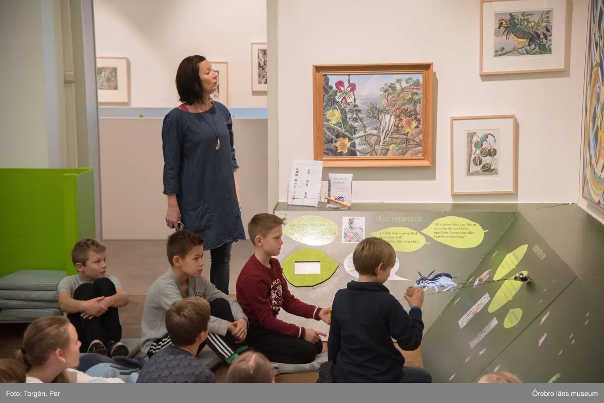 Lillåns Södra skola klass 4b besöker länsmuseet. "Hela universum är du" Ett samarbete mellan konstnären
Cecilia Meyer, Rädda Barnen och Region Örebro.