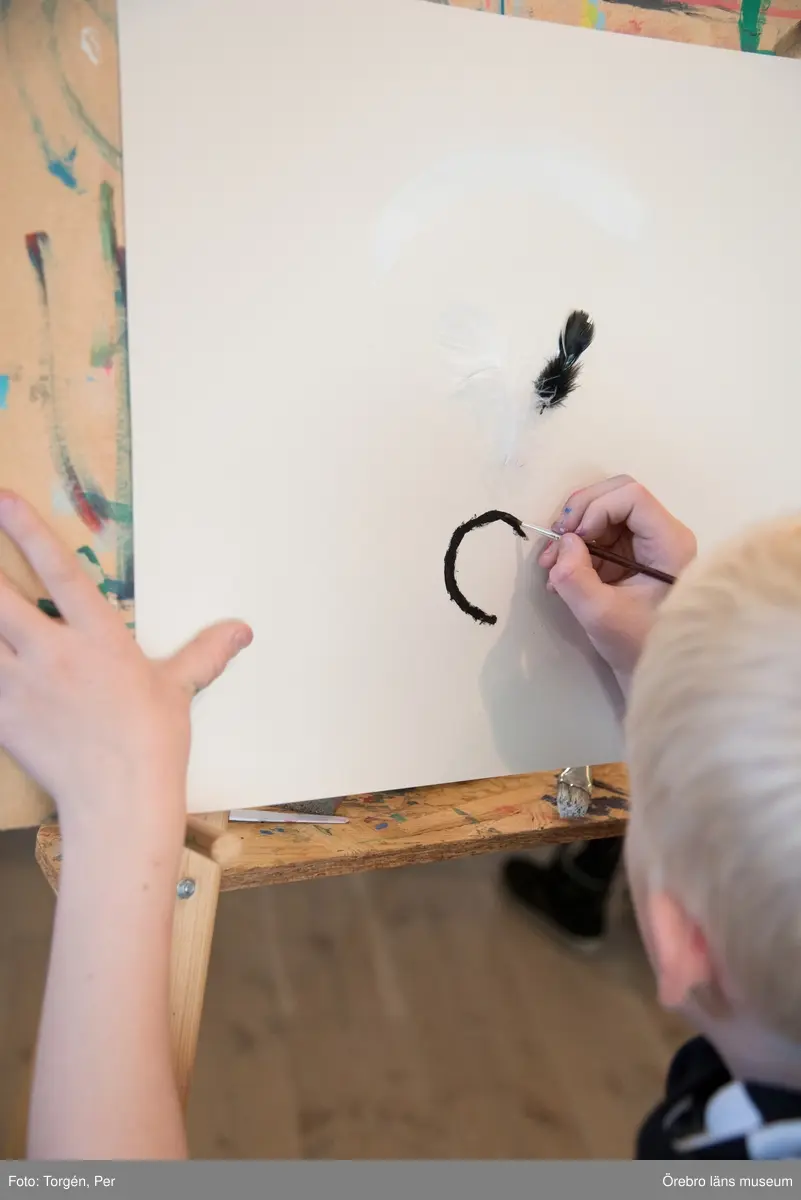Lillåns Södra skola klass 4b besöker länsmuseet. "Hela universum är du" Ett samarbete mellan konstnären
Cecilia Meyer, Rädda Barnen och Region Örebro.