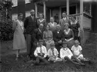 Snickare Lindberg (d.ä) med familj. Vij 1930-31. Agnes Lindberg gift med Olle Lindberg d.y.