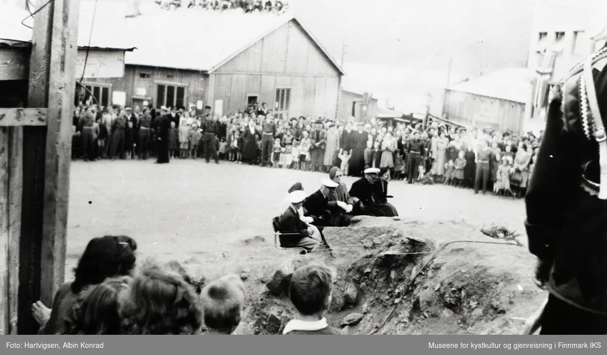 Gjenreisning. Kongebesøk i Honningsvåg. 1950.