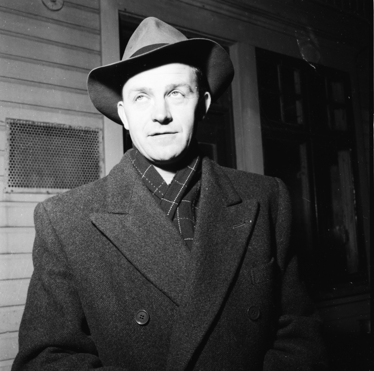 Vardens arkiv. "Harefarm på Rjukan" 06.01.1954