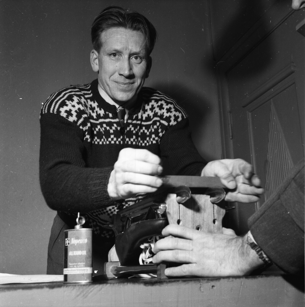 Vardens arkiv. "NM på skøyter på Bislet" 03.01.1954