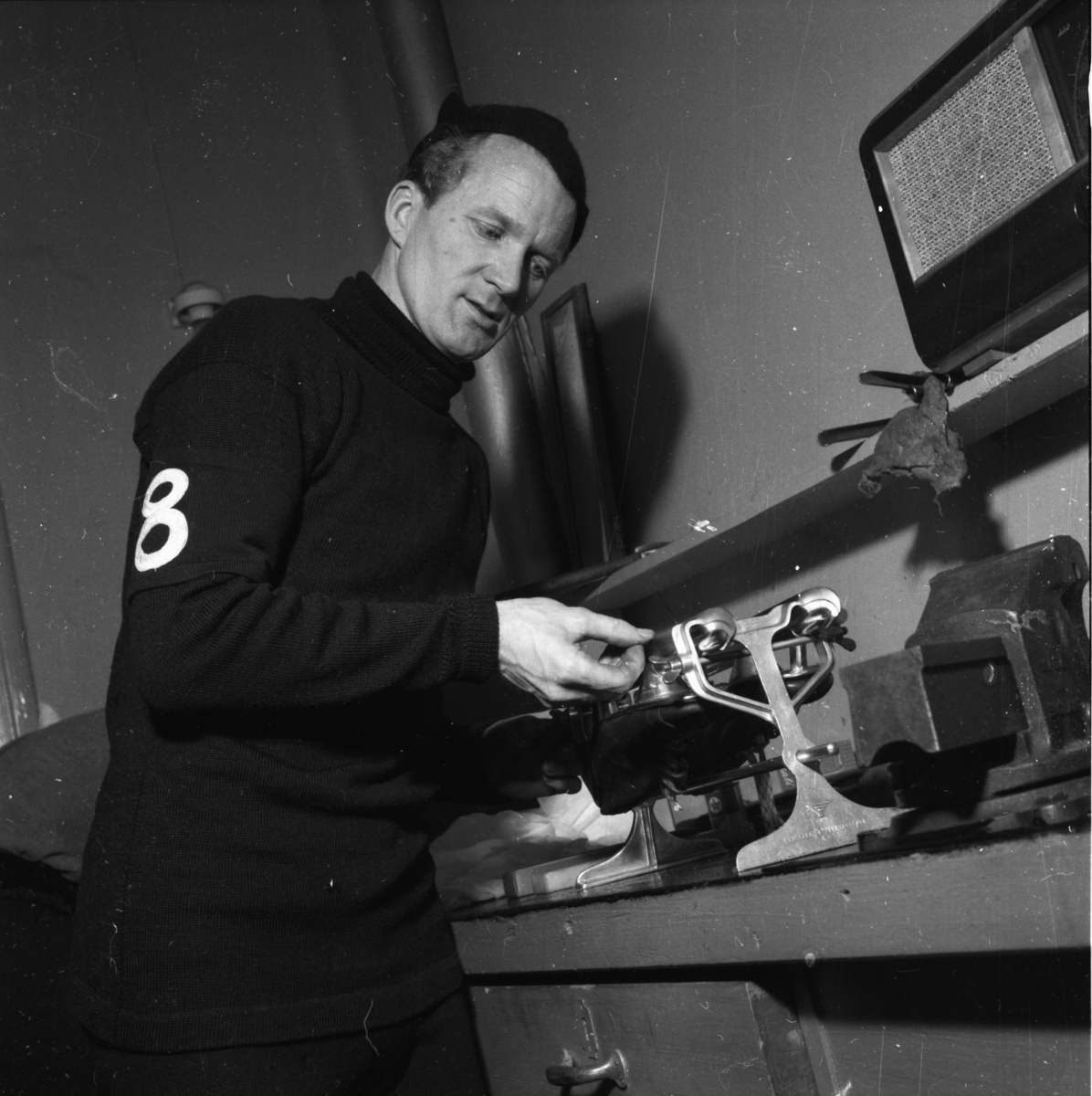 Vardens arkiv. "NM på skøyter på Bislet" 03.01.1954