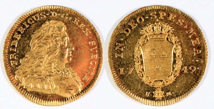 Dukat. Sverige.
Regent: Fredrik I.
Motiv: Fredrik I / lilla riksvapnet med serafimerordens kedja, årtal 1749.
Omskrift: FRIDERICUS. D. G. REX. SVECIAE / IN. DEO. SPEC. MEA.
Myntort: Stockholm.
Gravör: Daniel Fehrman.
Myntmästare: Hans Malmberg.
Rand: Diagonalt refflad.
Stämpelställning: 0 grader.
Gåva från Teodor Cronqvist med son. Testamentarisk gåva
2004.
Myntfakta/Kommentar:
Proveniens: Ex. L. E. Bruun 1914. Ex. I. Berghman 1918.
Ex. J. Schulman 1921. Ex. J. Clark 1947. Ex. P. O. Nordin
1961. Ex. Bj. Ahlström aukt. 35  1987 nr 772. Ex. Sthlm.
aukt. verk mars 1991 nr 8344. Ex. Bj. Ahlström aukt. 61
2000 nr 466.
Vikt: 3,47 gram.
Litteratur: Sveriges mynt (sm) nr 40.