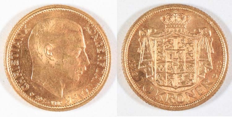 10 kronor 1913. Danmark. 
Regent: Kristian X 1912-1947.
Motiv: Kristian X / krönta stora riksvapnet.
Omskrift:
Gravör: Andreas Fredrik Vilhelm Hansen.
Myntmästare: Vilhelm Burchard Poulsen.
Konstnär:
Rand: Refflad.
Stämpelställning: 0 grader.
Myntfakta/Kommentarer: Guld 900/1000.
Proveniens:
Diameter: 18 mm.
Vikt: 4,48 gram.
Litteratur: