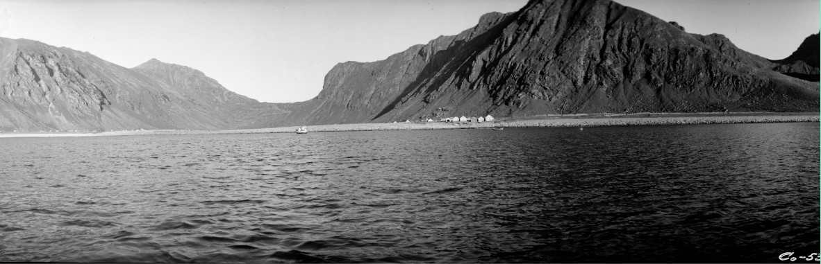 UNSTAD: OVERSIKT- SETT FRA SJØEN.