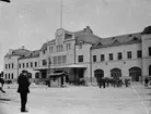 Gefle, Centralstation.
Gustav Arvid Asplund, verkmästare på Gefle Porslinsfabrik 1910-talet
Förmodligen var han även anställd på föregångaren, Gefle kakelfabrik
Bilderna har han själ identifierat, bildtexterna är också hans egna.