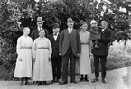 Från vänster Agnes Lindström, Wille Lindström, Anna Greta  Lindström, Hjalmar  Lindström, Anders Gustav  Lindström, Elvira  Lindström född Stålberg och Albin  Lindström med sonen Eskil