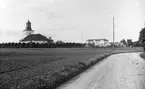 Torsåkers kyrka och nya skola.