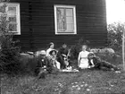 Åsmundshyttan nr 9:1 (nu 7:9), dagsverksgård. Gruppbild, foto 1914.