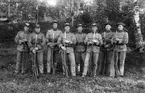 Nr 3 från vänster hette Alex Olsson (från Sörbo). Han bodde senare på Granberg, dog 1985. Troligen sista posteringen vid broarna vid krigsslutet 1918.