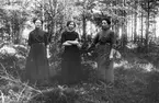 Systrarna Anna, Karin och Marta Eriksson (Stor-Pelles).