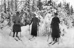 Från vänster Märta på Näset (Nilsson), Gerda Klahr och Ingeborg Svensson.