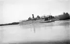 Fartyget hette Viking och var byggd 1910 på Södra Varvet Nya AB i Stockholm. Det trafikerade Mälaren från Stockholm. Det var en ypperlig isbrytare.