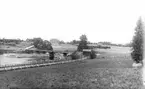 Vy över gamla landsvägsbron och Skinnars. Brobygget ej påbörjat, Skinnars ej reveterat, foto troligen 1913.