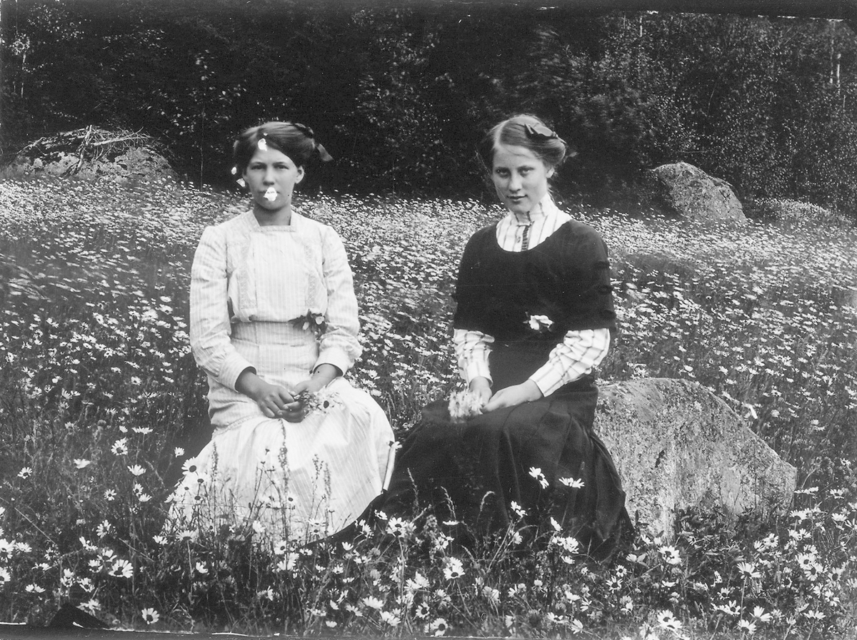 Ester och Elvira Lindberg.