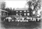 Evangeliska Fosterlandsstiftelsens sommarmöte vid Rannmyra gård i Sörombergen. Gården heter numera Rannbacka.