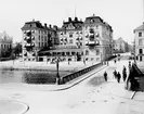 Centralbron är en träbro på järnstomme i två spann som invigdes i mars 1901 för all slags trafik.
Gamla Grand, Kyrkogatan 28. Byggdes till den stora Gävleutställningen 1901. Var ett av landsortens största hotell.