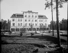 Strömsbro Selggrenska Sanatorium invigd 1910. Byggdes som tuberkulossjukhus för 47 patienter. Huset uppfördes av sten i tre våningar och en vindsvåning.