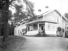 Ecke Hedberg 1868 - 1959
Föddes på Kungsfors herrgård där fadern var bruksförvaltare

Tallbo är en om- och tillbyggd smedsbostad från brukstiden

Konstnärshem