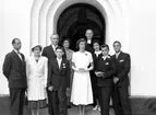 A. Cedermark, komminister. Konfirmander i Älvkarleby kyrka. 7 augusti 1949.