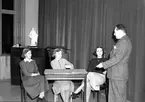 Flickskolan har teaterkurs för eleverna 27 oktober 1950.