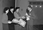 Mjölkpropaganda, diplomutdelning på Folkets Hus. 18 november 1950.