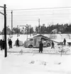 Bilolycka vid järnvägsövergången i Bäckebro. 10 mars 1951.