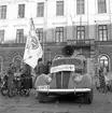 Godtemplarebudkavel överlämnas på Rådhustrappan. 26 maj 1951.