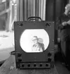 Televisionsutsändning i Sandviken. 9 oktober 1951.
Köpman Emil Johansson, Radioverkstaden, Köpmangatan 6, Sandviken