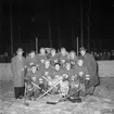 Ishockeymatch på Kastvallen i Bomhus. Huge - Ljusne.  Februari 1952. Huge vinner division 2.