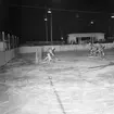 Ishockeymatch på Kastvallen i Bomhus. Huge - Ljusne.  Februari 1952. Huge vinner division 2.