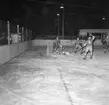 Ishockeymatch på Kastvallen i Bomhus. Huge - Ljusne.  Februari 1952. Huge vinner division 2.