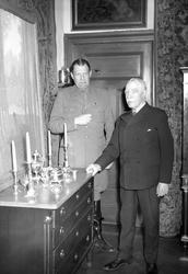 Överbefälhavare, besöker sin far Major Swedlund i Gävle. 17 