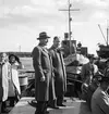 Reklammän från Stockholm på rundtur i Gävle hamn. Den 31 maj 1950