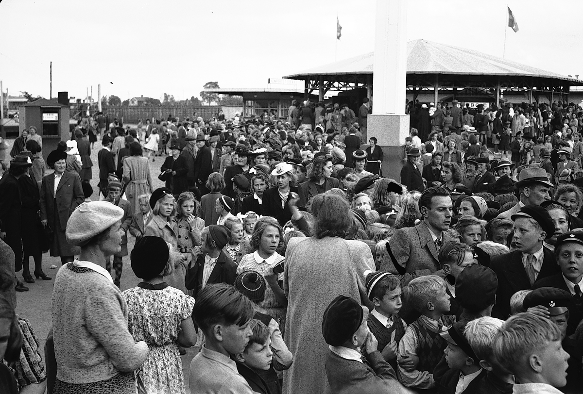 Konsum Alfa. Festen i Folkparken, den 25 Augusti 1943.

