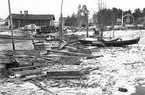 Snöoväder, 1943. Fotot är taget på Norra Utvalnäs. Från Hjalmar Wahlbergs tomt. 
I bakgrunden tv syns Birger Westergrens rökhus och längre bort till höger syns Gustav Flodbergs boningshus.