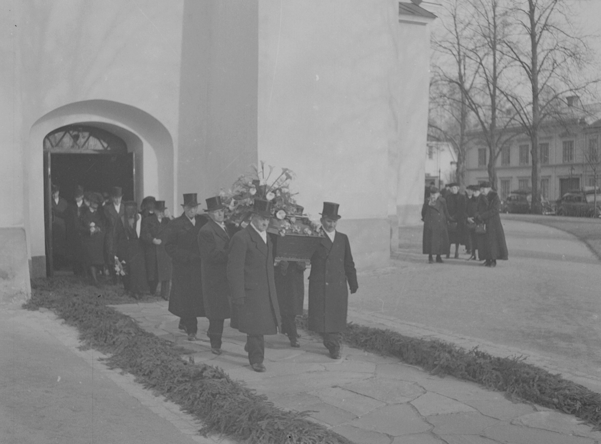 Borgmästare Berggrens begravning och jordfästning. Heliga Trefaldighetskyrkan. April 1943