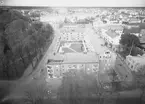 Den 19 oktober 1955. Foto taget från Trefaldighetskyrkan  Drottninggatan. Vågskrivargatan och Skomakargatan.