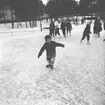 Isträning på Kristinaplan, Gävle. Pojken i förgrunden Bengt Olsson. Den 23 januari 1957.