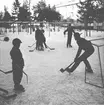 Skridskoåkning på Kristinaplan, Gävle, 1957.