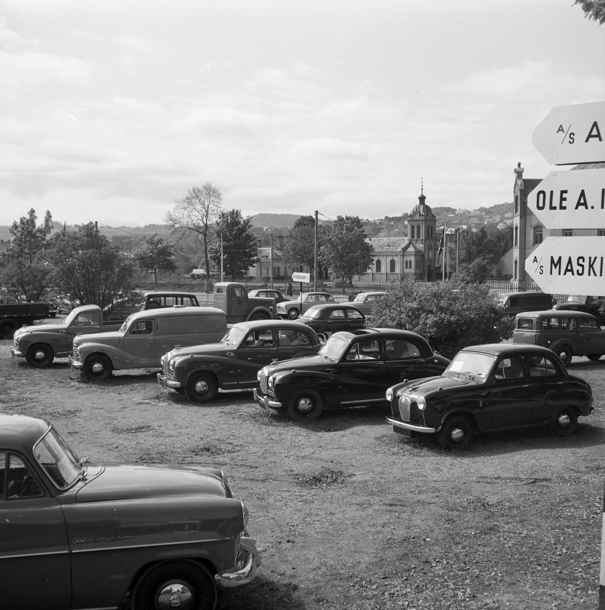 Bilutstillingen på ytre Kongsgård 1953. A/S Autocar og Maskinagentur A/S